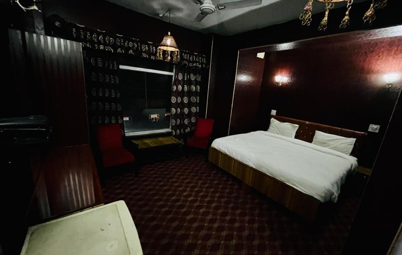 Hotel International Srinagar Kültér fotó