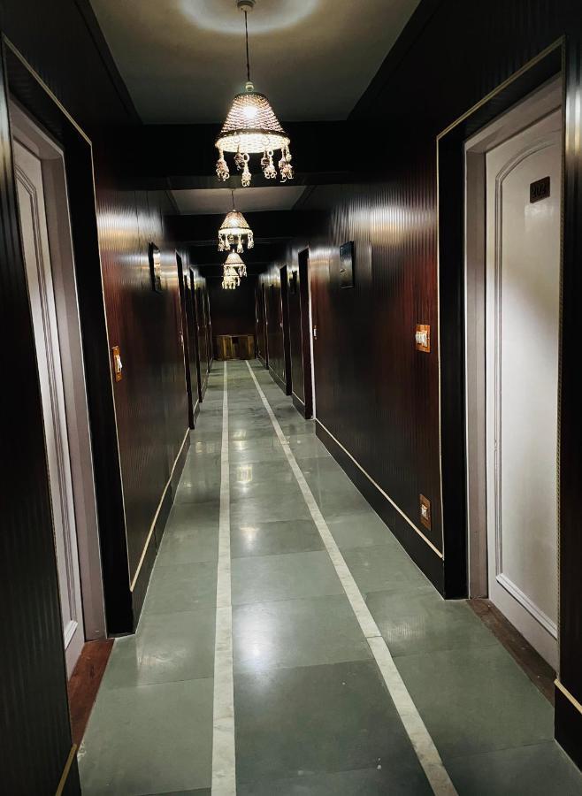 Hotel International Srinagar Kültér fotó