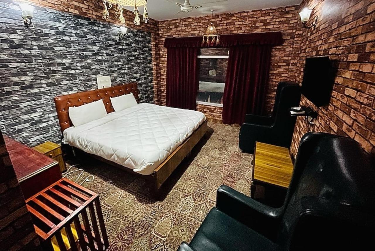 Hotel International Srinagar Kültér fotó