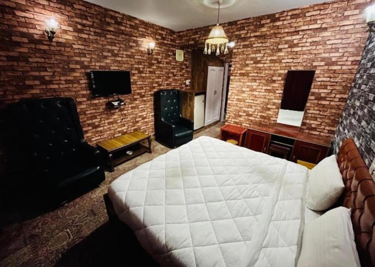 Hotel International Srinagar Kültér fotó