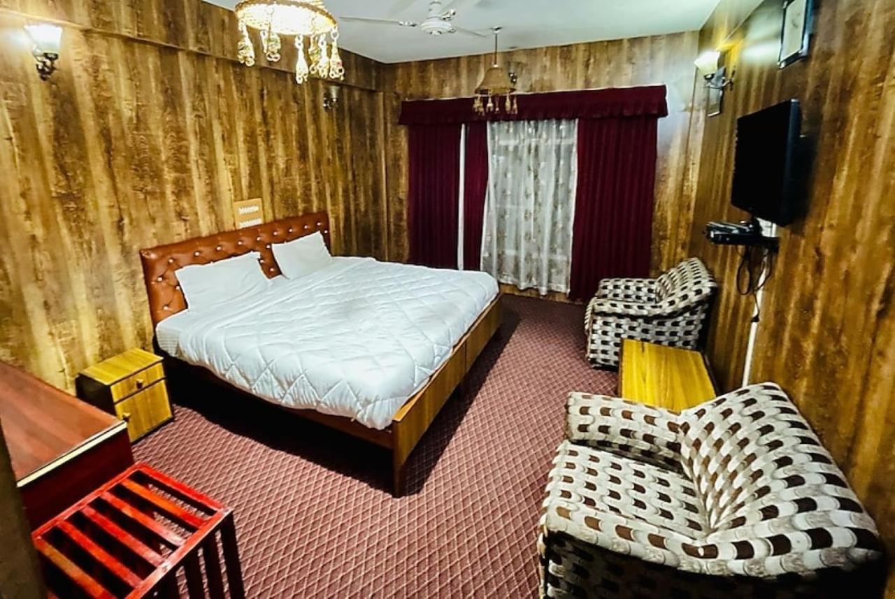 Hotel International Srinagar Kültér fotó