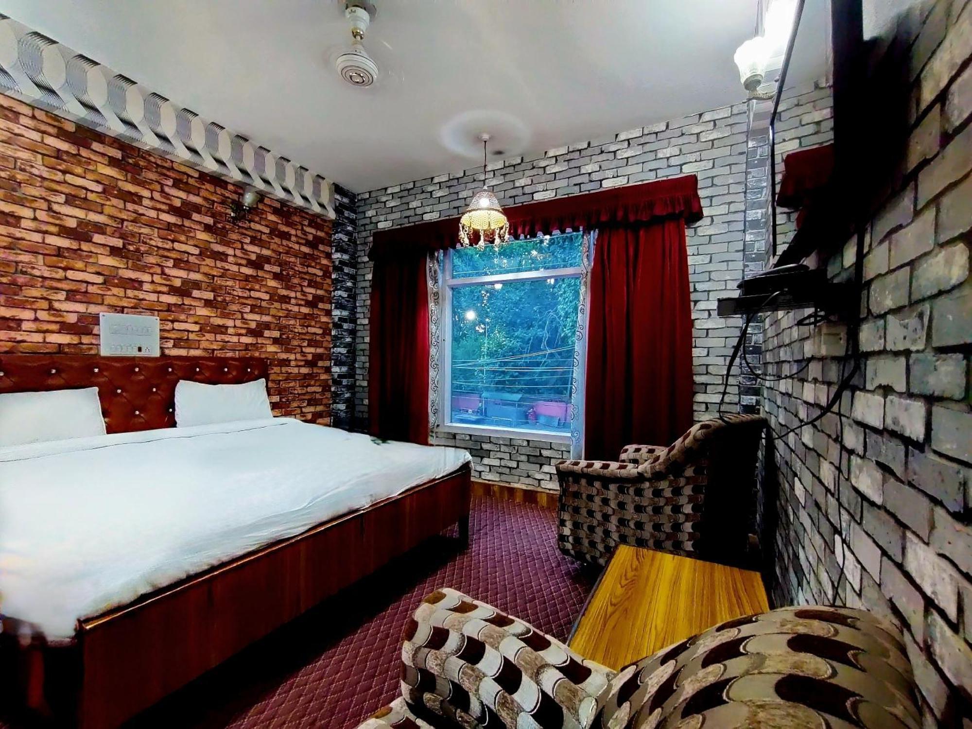 Hotel International Srinagar Kültér fotó