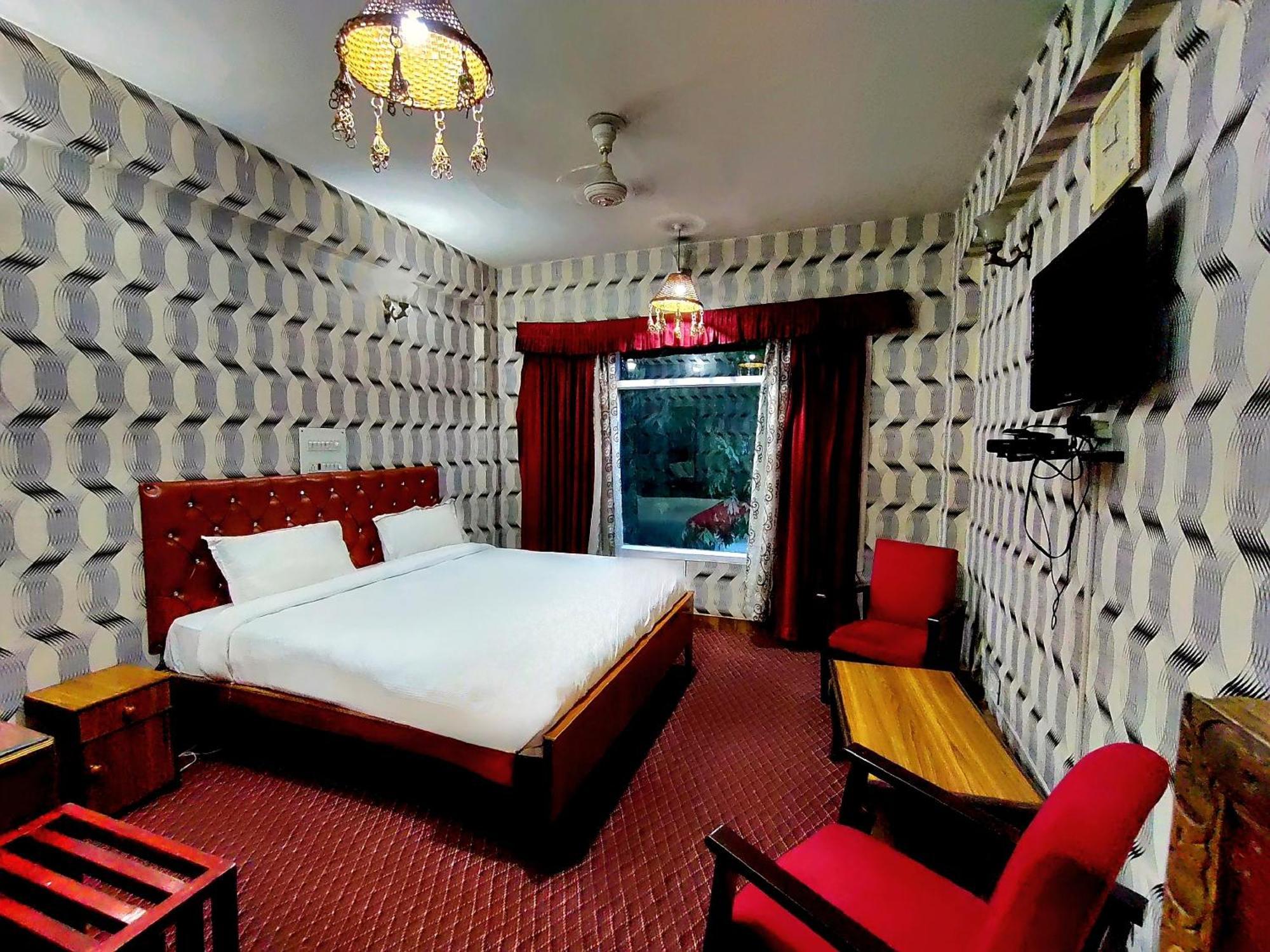 Hotel International Srinagar Kültér fotó