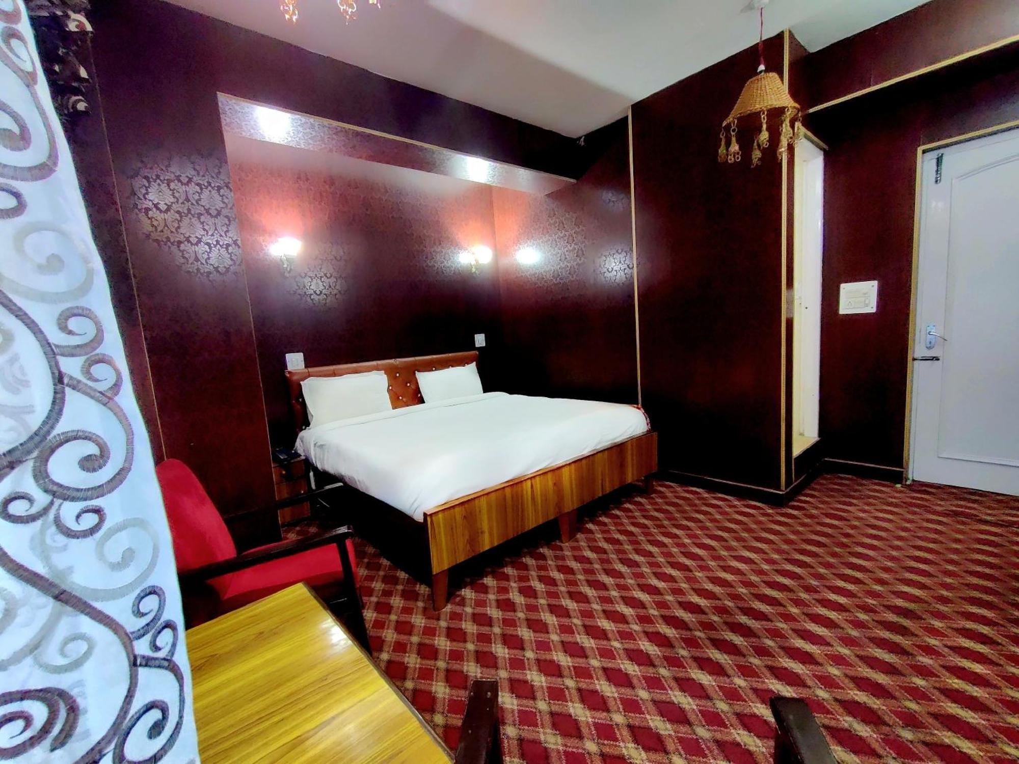 Hotel International Srinagar Kültér fotó
